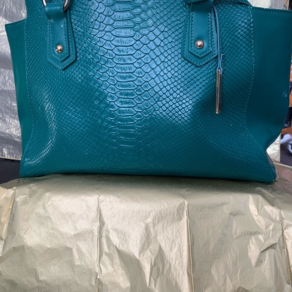 Cuore & Pelle Green  “Oprah’s favorite thing” bag! - Picture 5 of 5